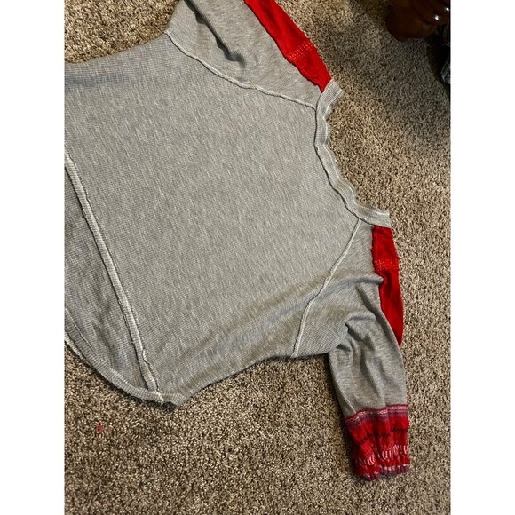Free People We The Free Bubble Tee Gray Combo Red Embroidered Sleeve Top Large - Picture 7 of 8